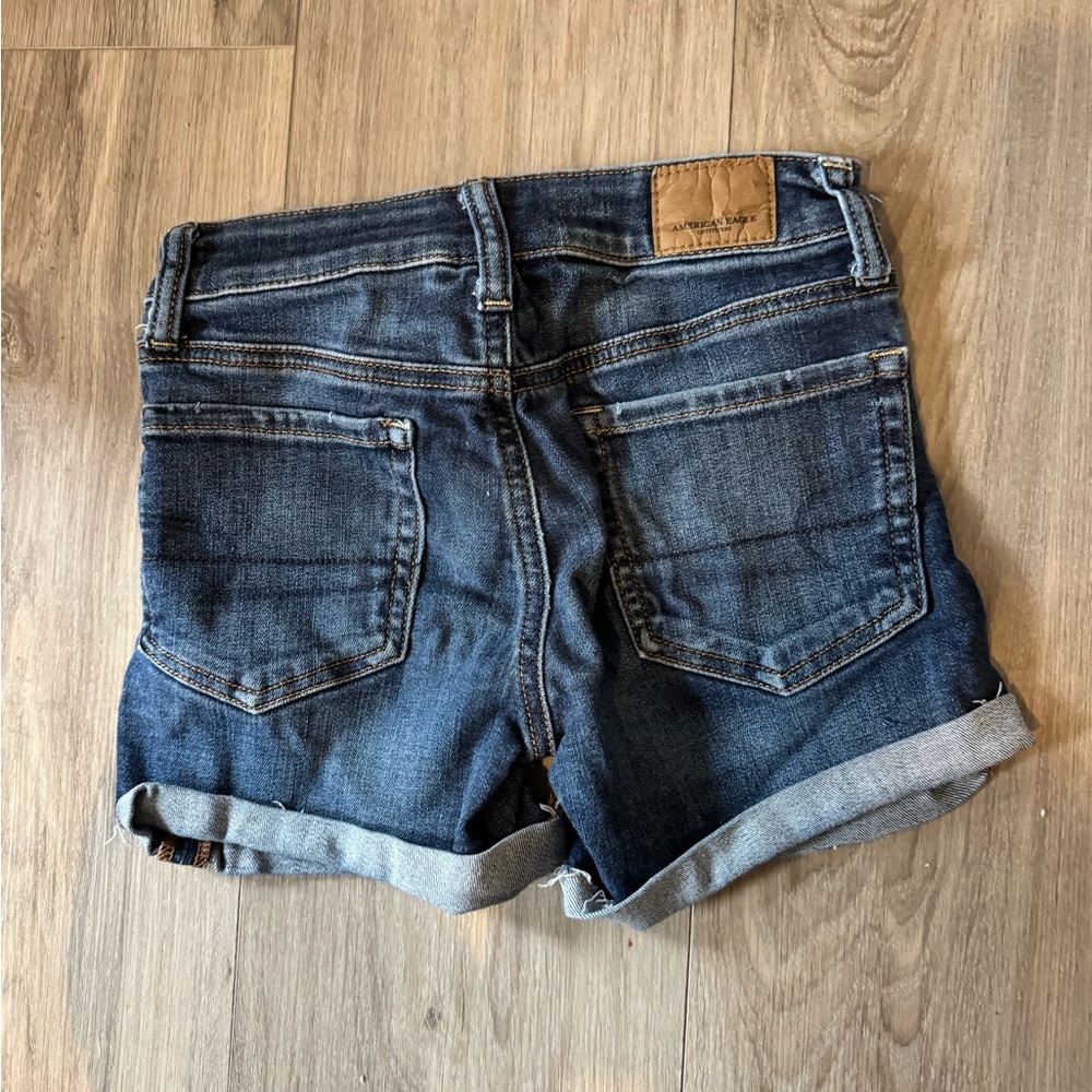 AE Shorts - Picture 3 of 4